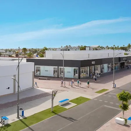 Апартаменты Rentalfue Blueloft Main Street Коральео